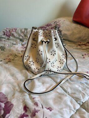 Vintage Coach Ivory Floral Cut-Out Leather Bucket Bag 🤍🌸